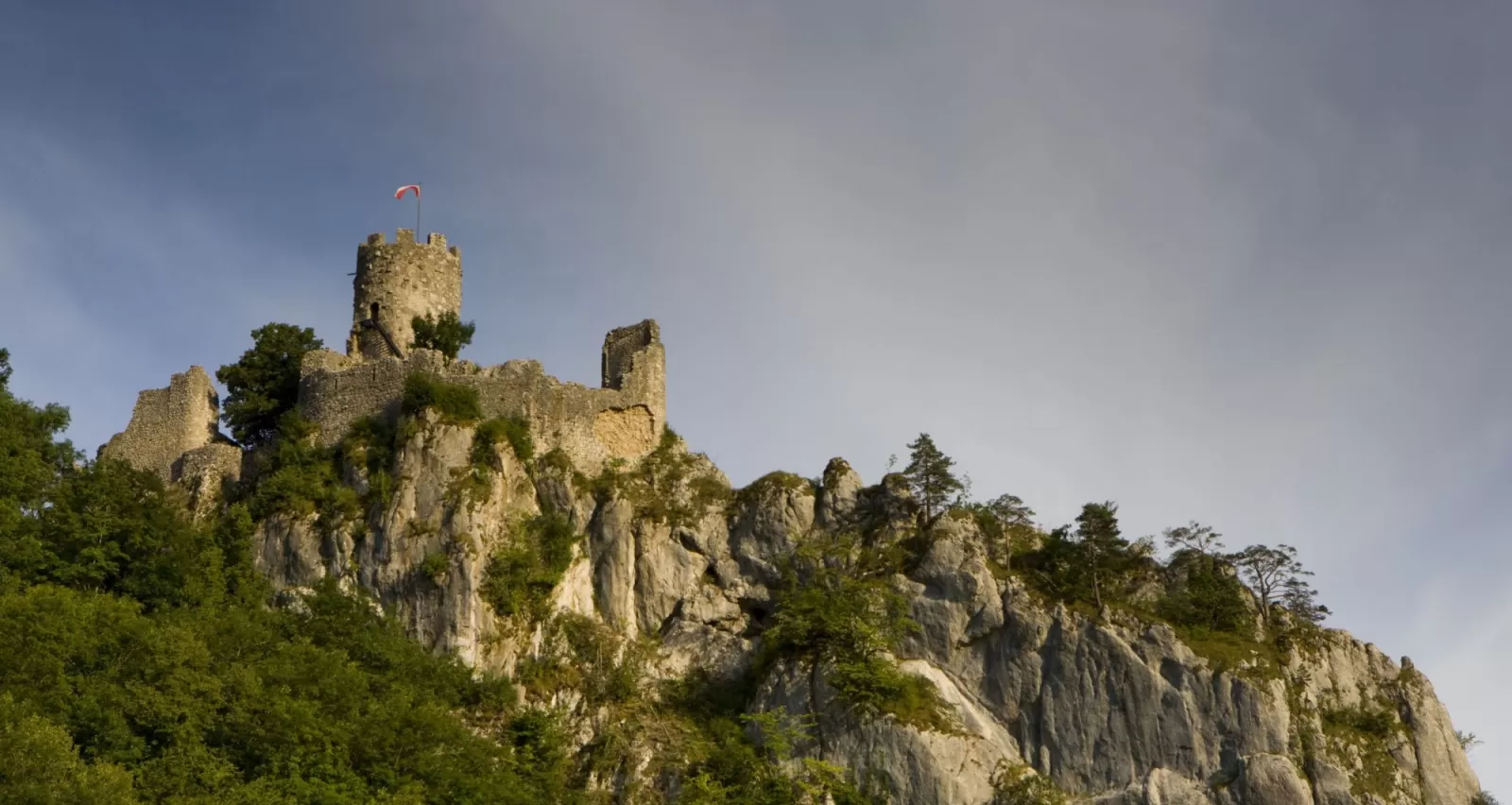 Gruppe auf Wanderung im Naturpark Thal